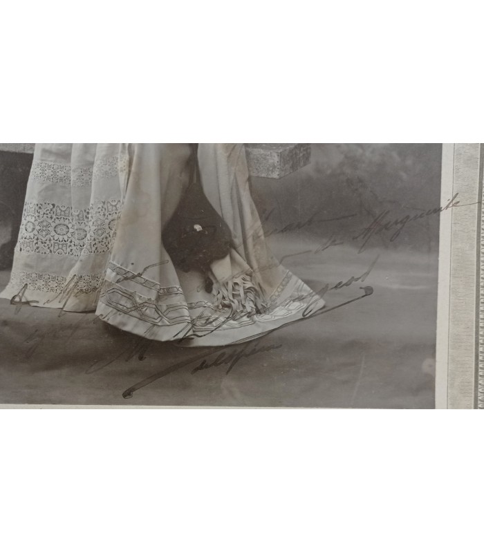 FÉLIX  "Le Portrait d'Art 6, Bd des Italiens Paris" - Jeune actrice ? - Photographie originale dédicacée et signée