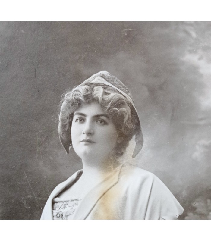 FÉLIX  "Le Portrait d'Art 6, Bd des Italiens Paris" - Jeune actrice ? - Photographie originale dédicacée et signée